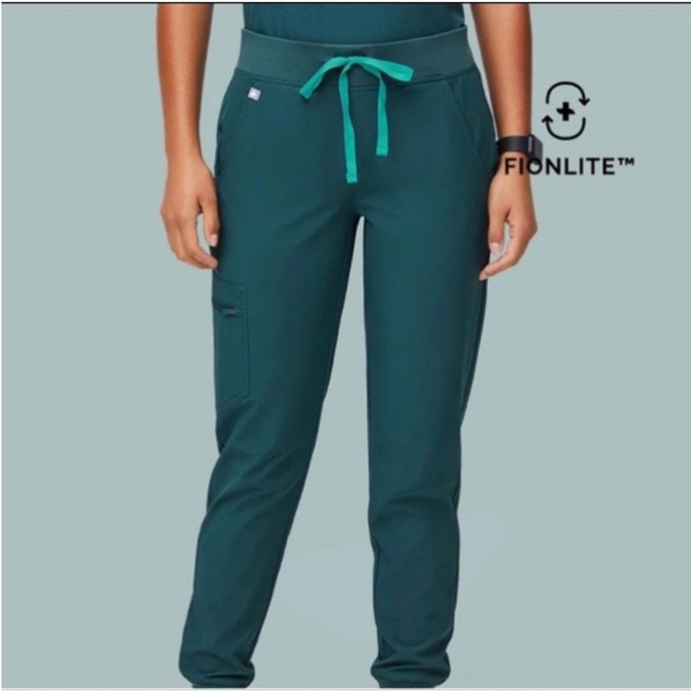 *New Figs Scrubs - Zamora 2.0 FionLite Jogger Scrub Pants Caribbean Blue